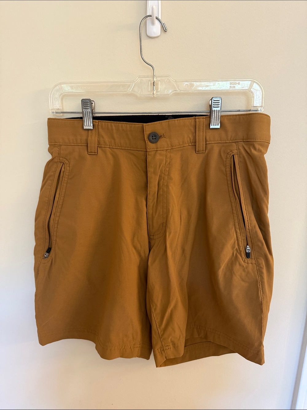 Men's Casual Zip-Pocket Shorts in Tan